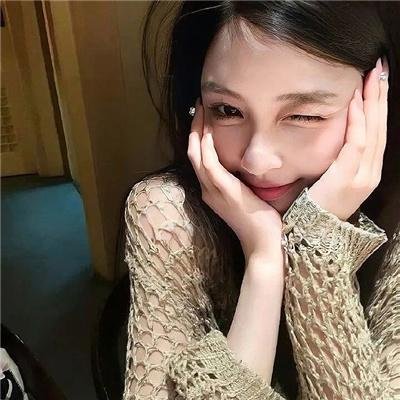 弱比少男闯女校 海报